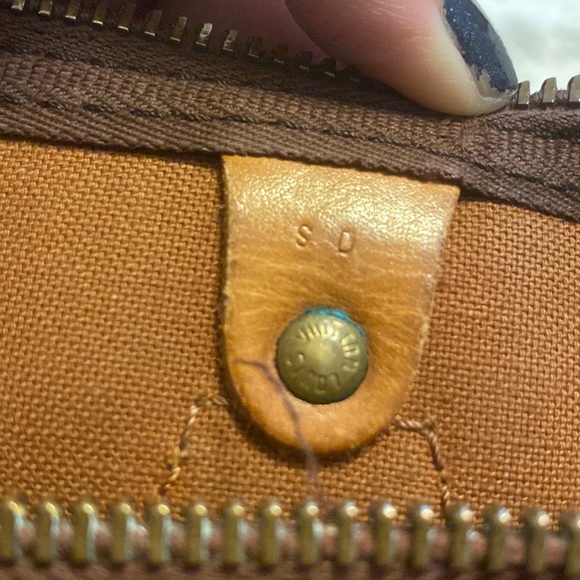 Louis Vuitton - Picture 12 of 17